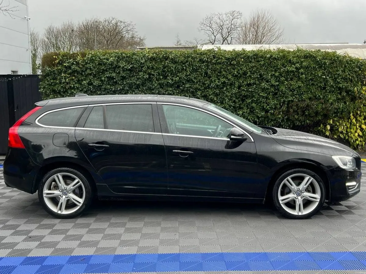 Volvo V60 D4 CLASSIC 2.0 D // OPENING SUNROOF // F - Image 4