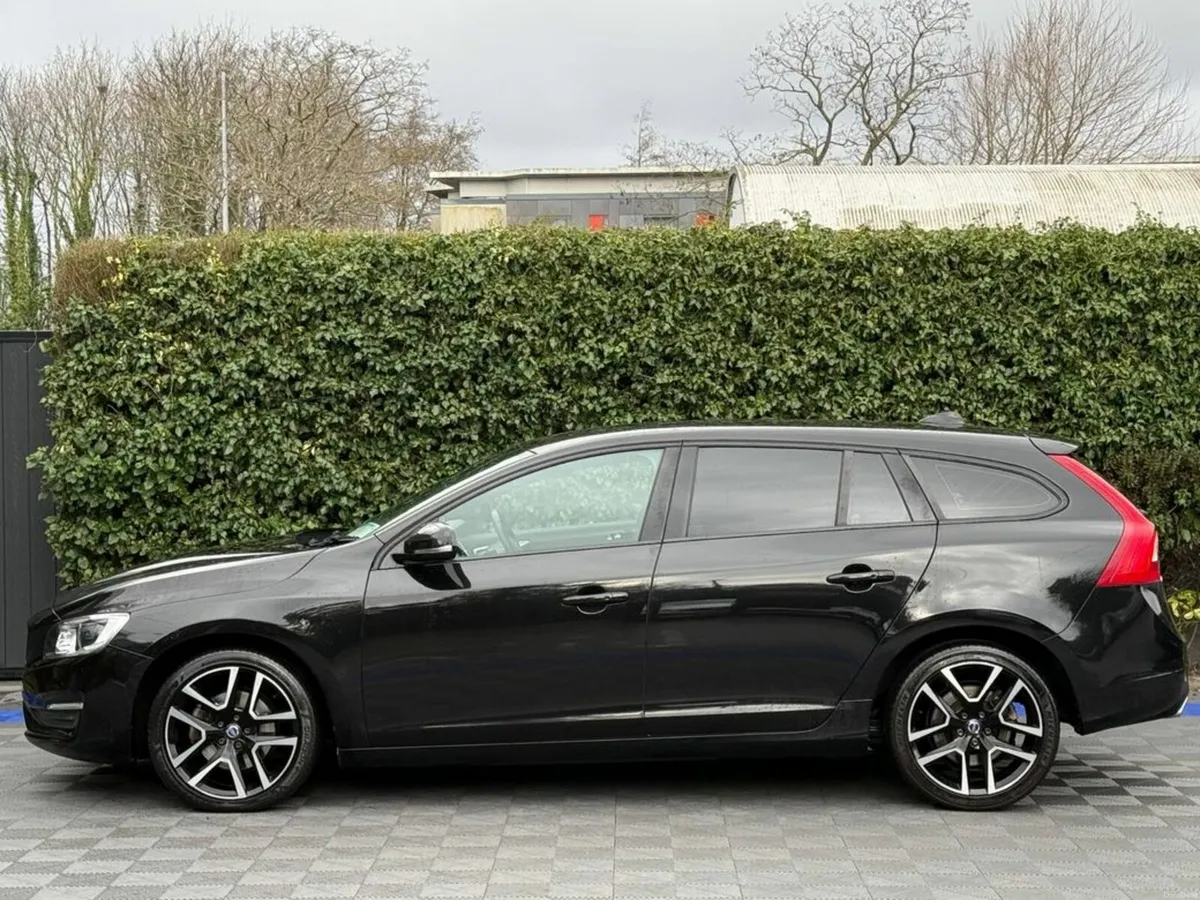 Volvo V60 D4 CLASSIC 2.0 D // SERVICE HISTORY // R - Image 3