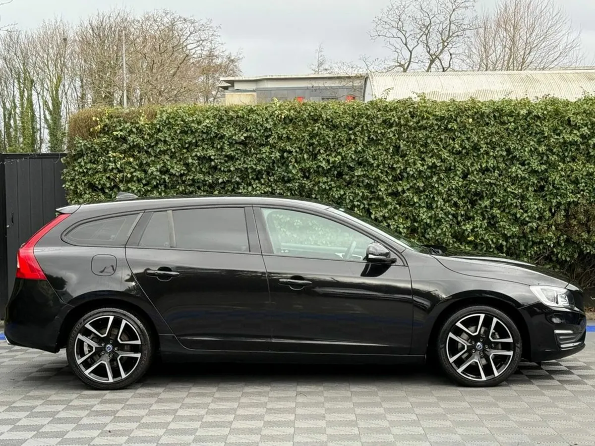 Volvo V60 D4 CLASSIC 2.0 D // SERVICE HISTORY // R - Image 2