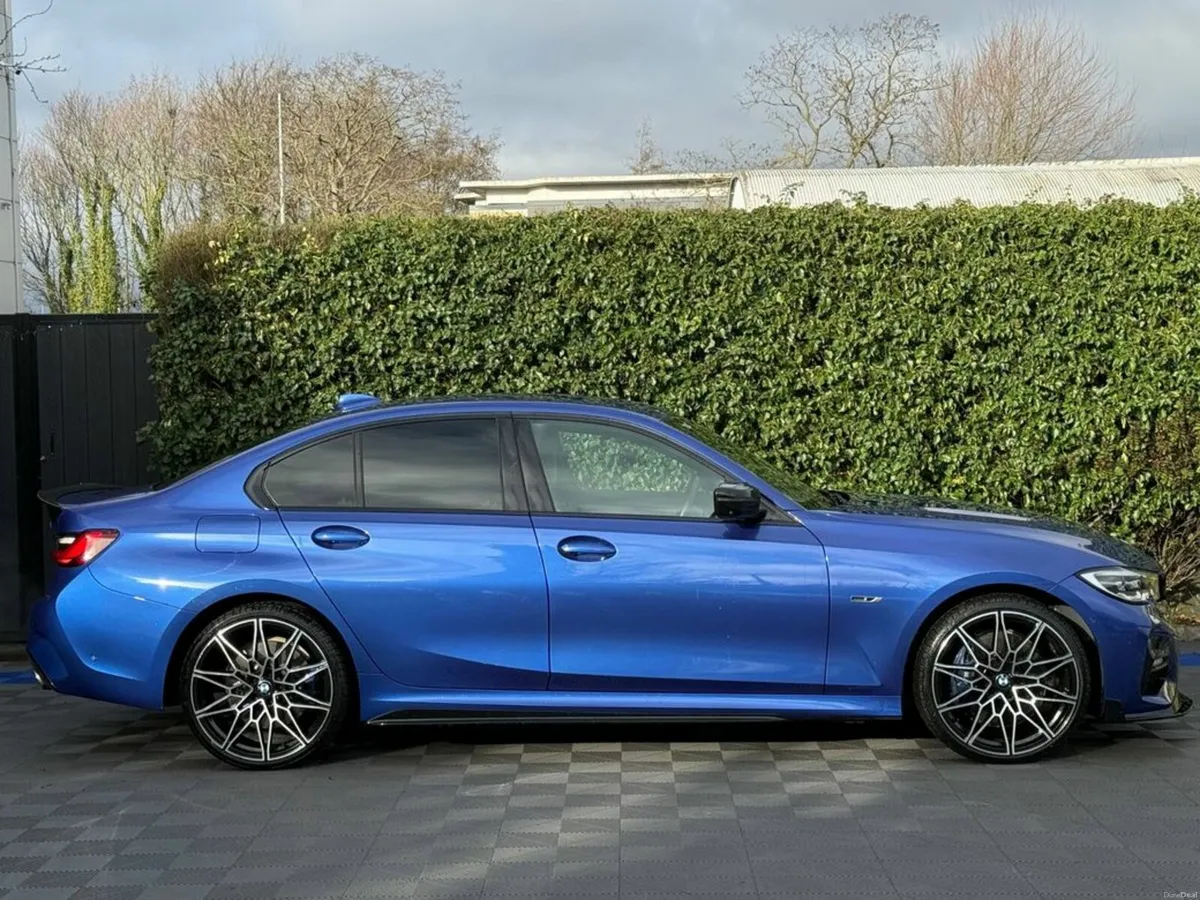 BMW 3-Series 330e M-SPORT COMPETITION 2.0 HYBRID / - Image 2