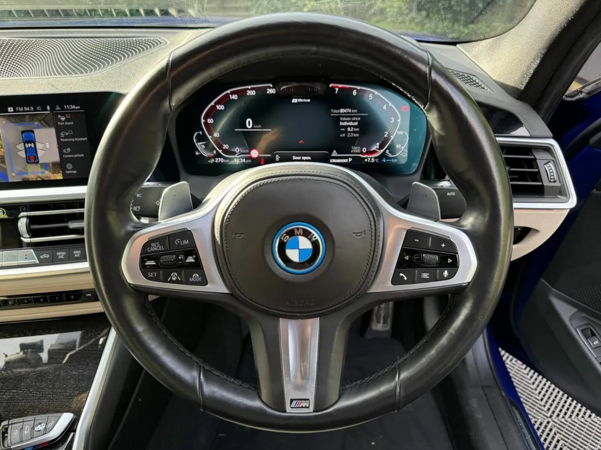 BMW 3-Series 330e M-SPORT COMPETITION 2.0 HYBRID / - Image 4