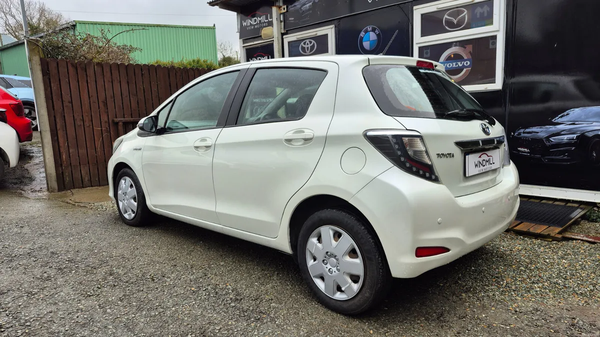 Toyota Yaris Hybrid Automatic 2013 - Image 4