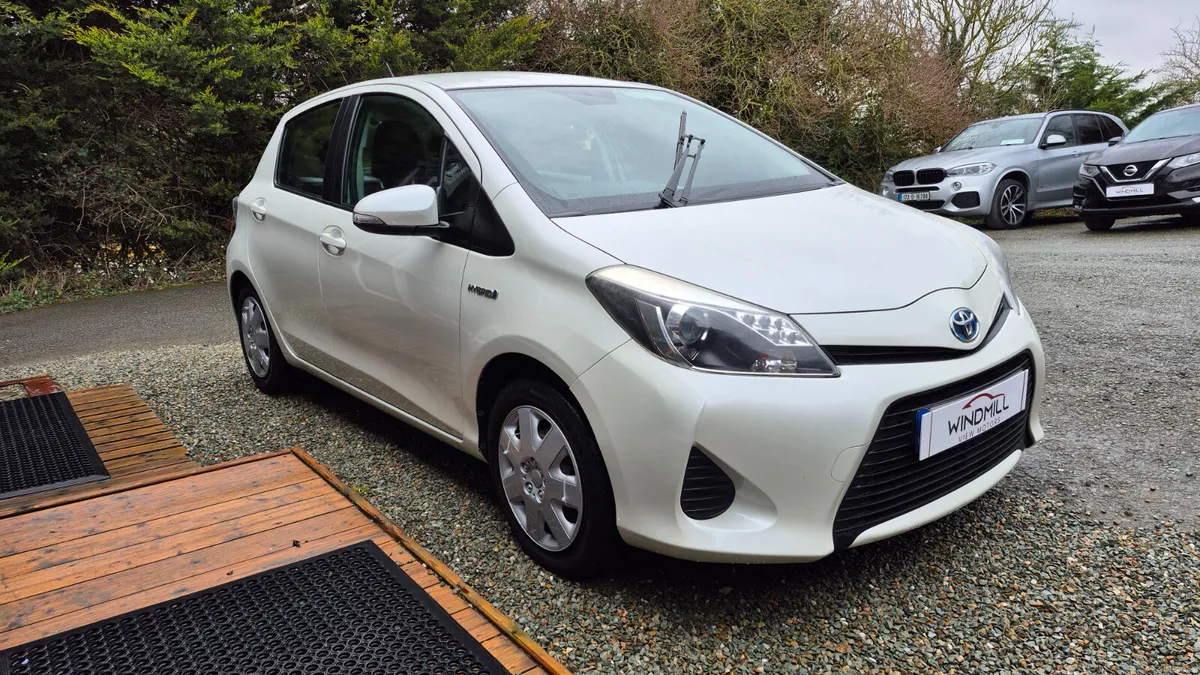 Toyota Yaris Hybrid Automatic 2013 - Image 2