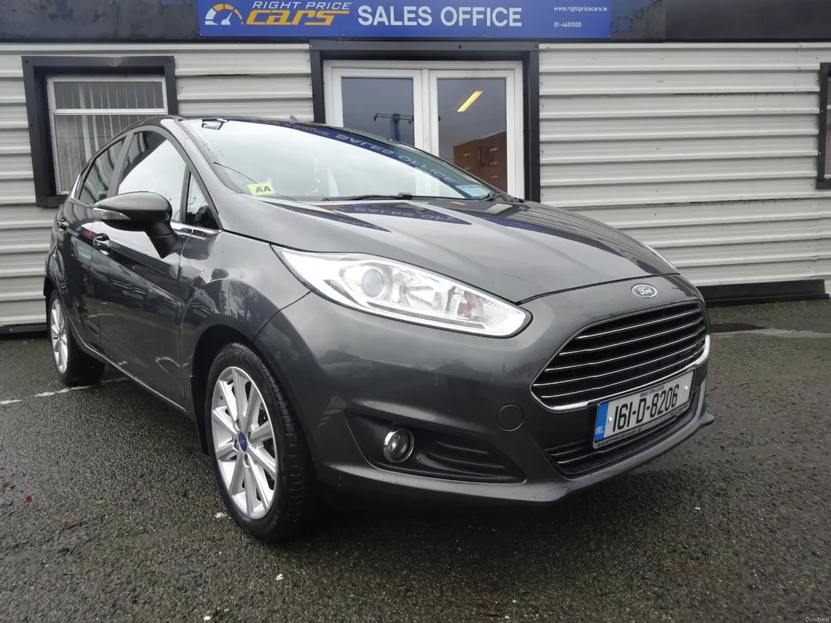 FORD FIESTA 1.25 PEYTROL TITANIUM LOW MILEAGE - Image 1