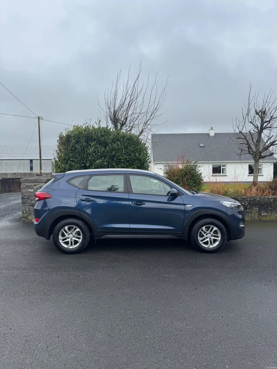 Hyundai Tucson 2017 . Petrol 1.6 - Image 2