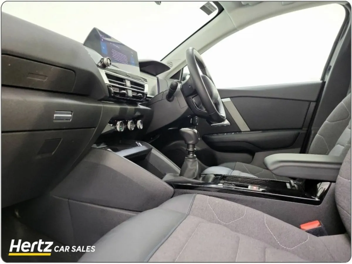 Citroen C4 FEEL PACK PURETECH 1.2 Petrol Manual - Image 4