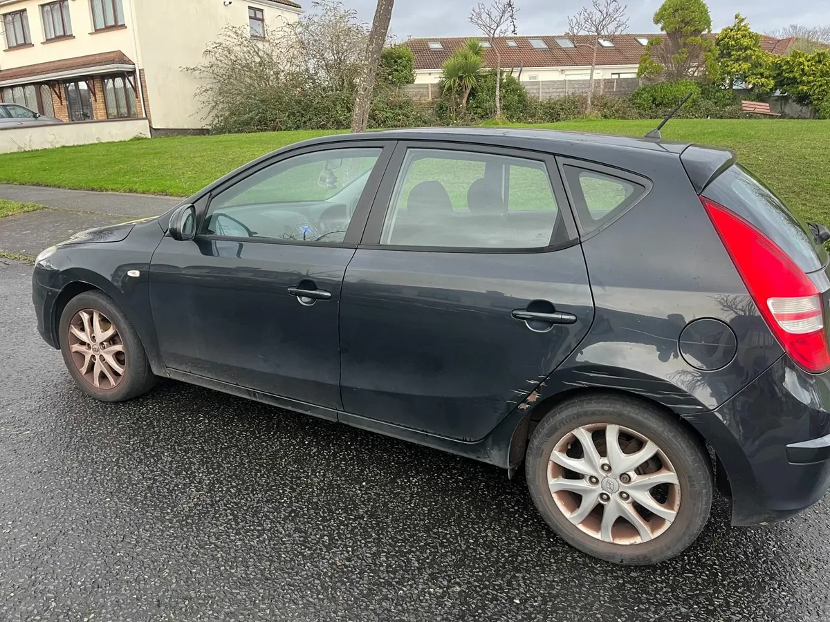 Hyundai i30 2010 - Image 2
