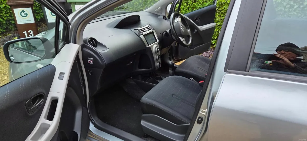 Toyota Yaris 2009 - low mileage. - Image 3