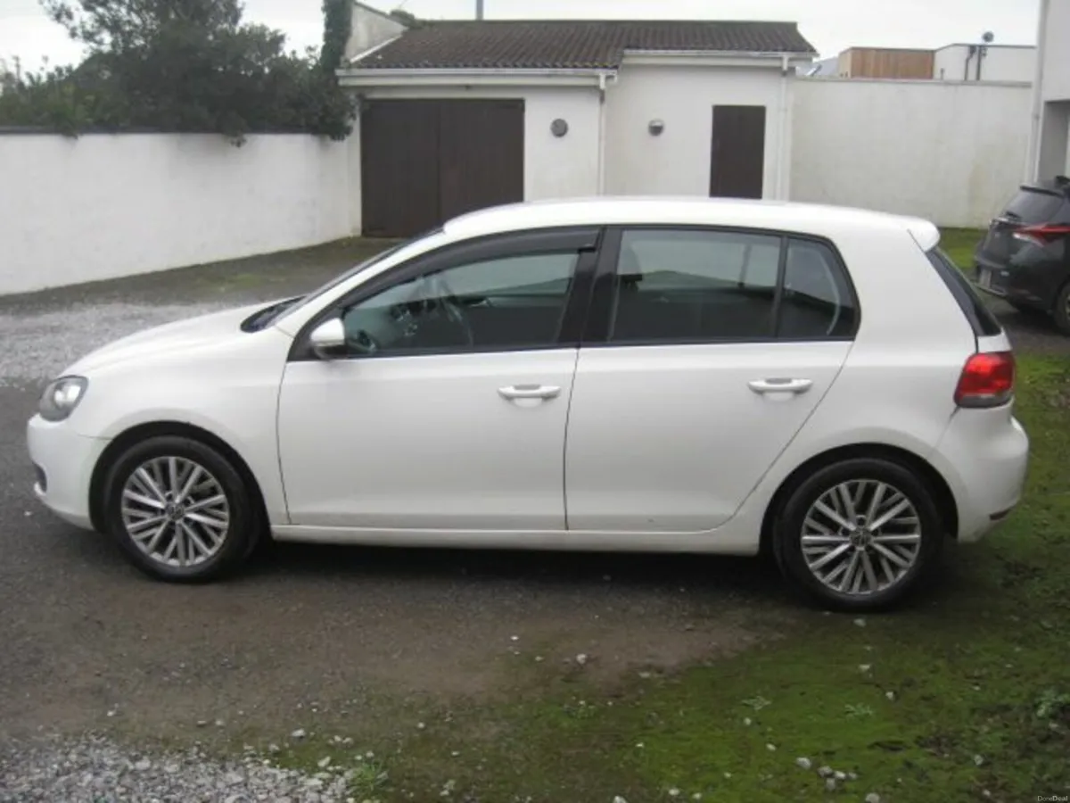 Volkswagen Golf 2012  automatic - Image 2