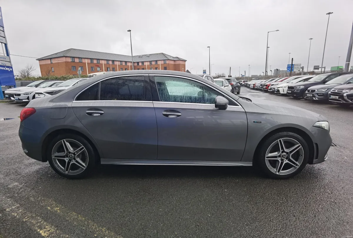 MERCEDES-BENZ A CLASS A250 E AMG LINE AUTO PHEV - Image 4
