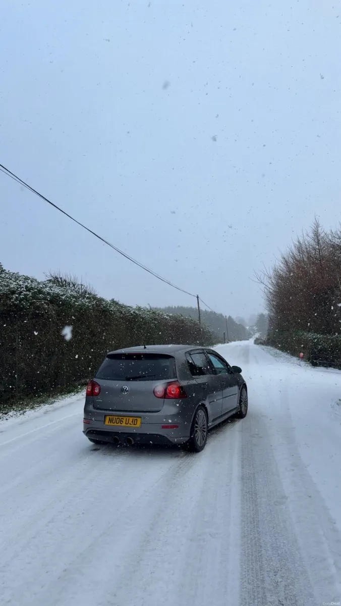 Volkswagen Golf R32 - Image 2