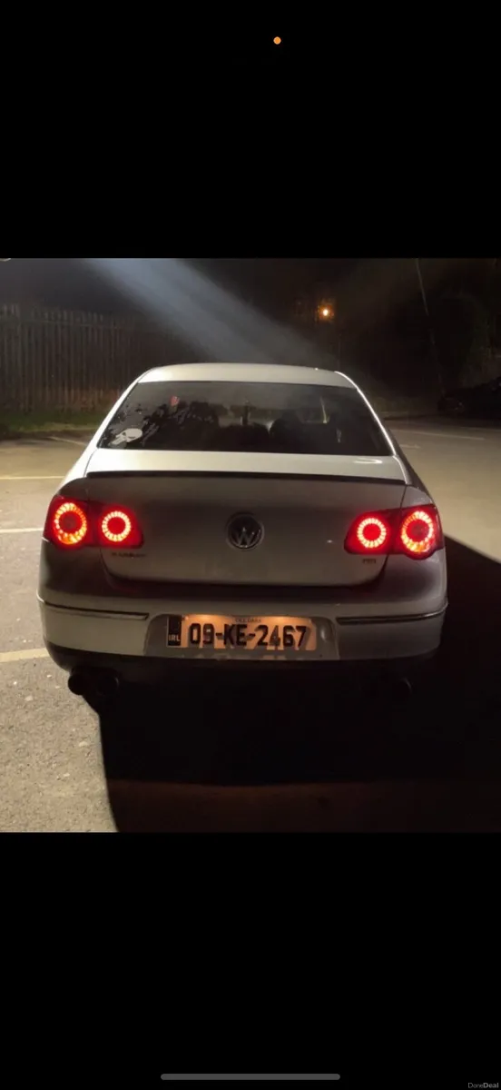 Volkswagen Passat 2009 - Image 2