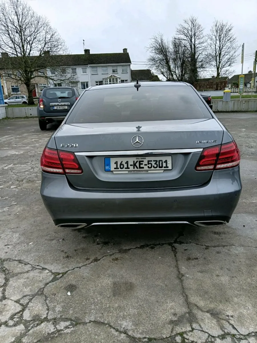 Mercedes E220 - Image 2