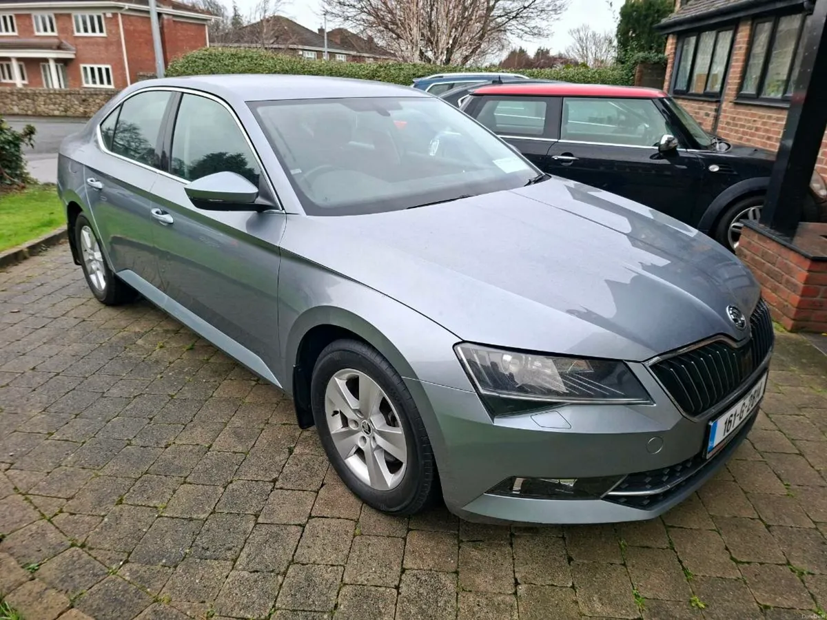 SKODA SUPERB AUTOMATIC 2016 5DR HATCHBACK - Image 1