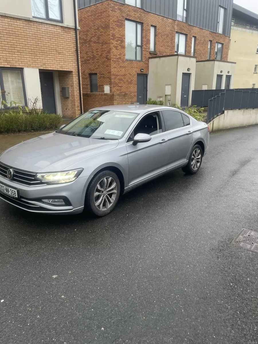 2020 Volkswagen  passet - Image 2