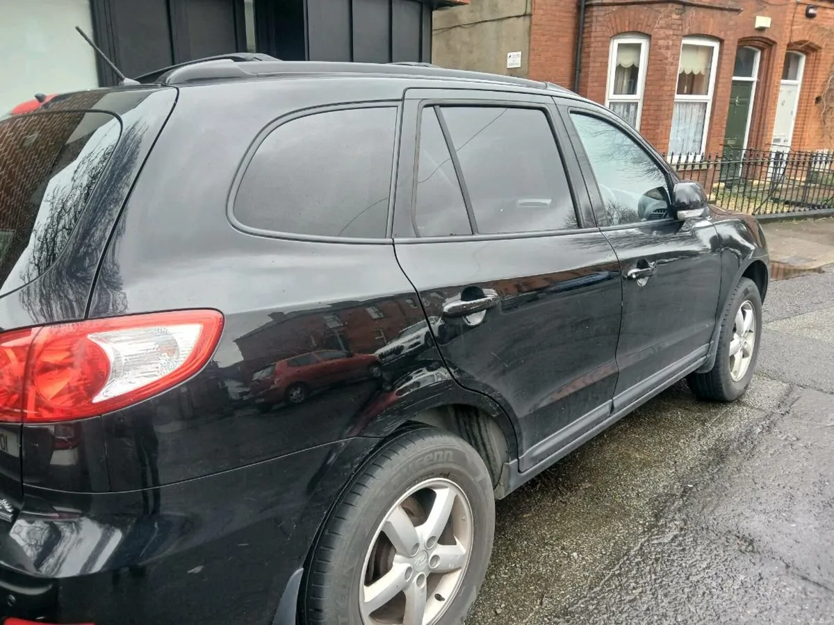 Hyunda Santa Fe 7 Seater - Image 2