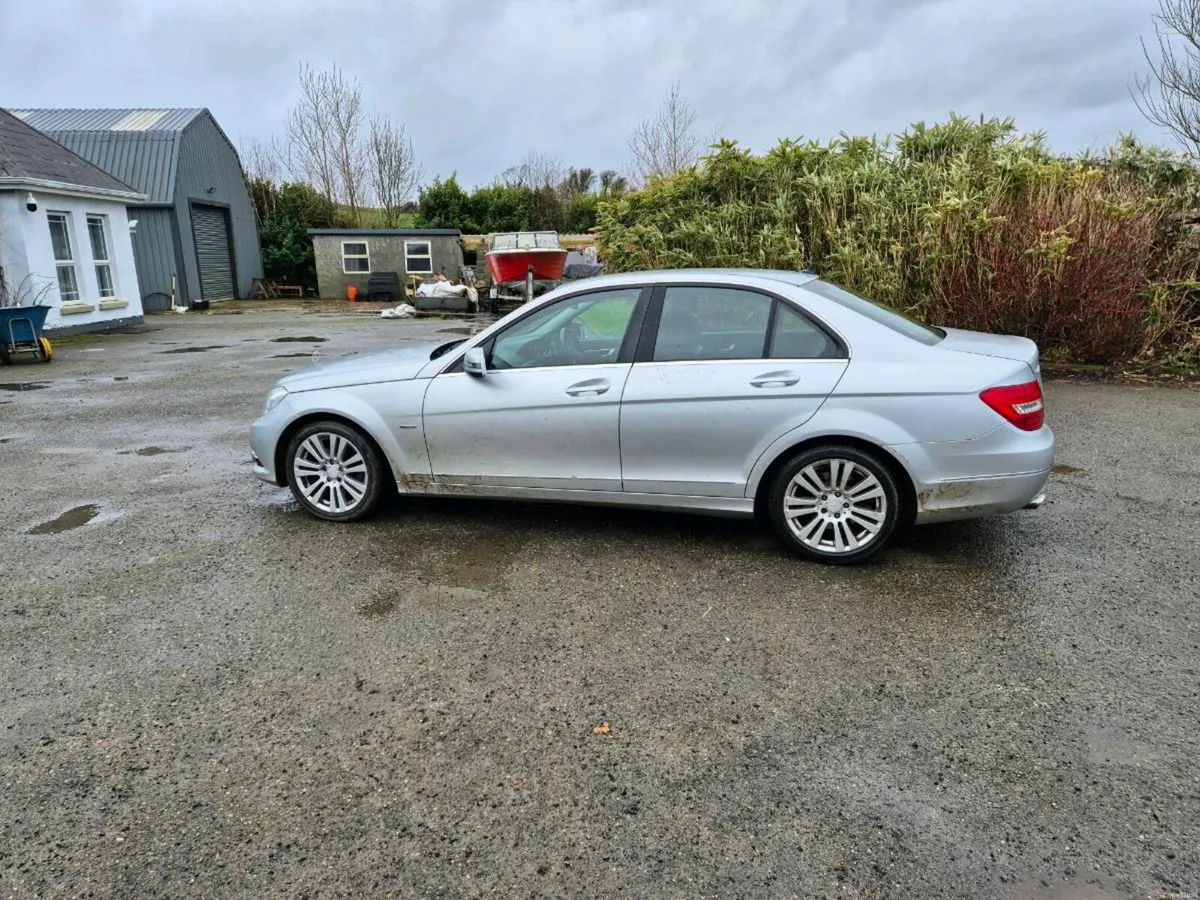 Mercedes benz C220 - Image 4