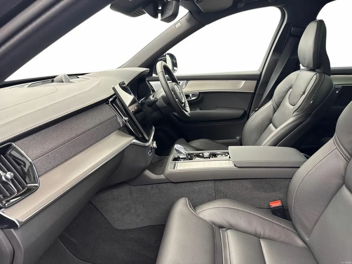 Volvo XC90 T8 ULTRA BLACK EDITION *3 FREE SERVICES - Image 3