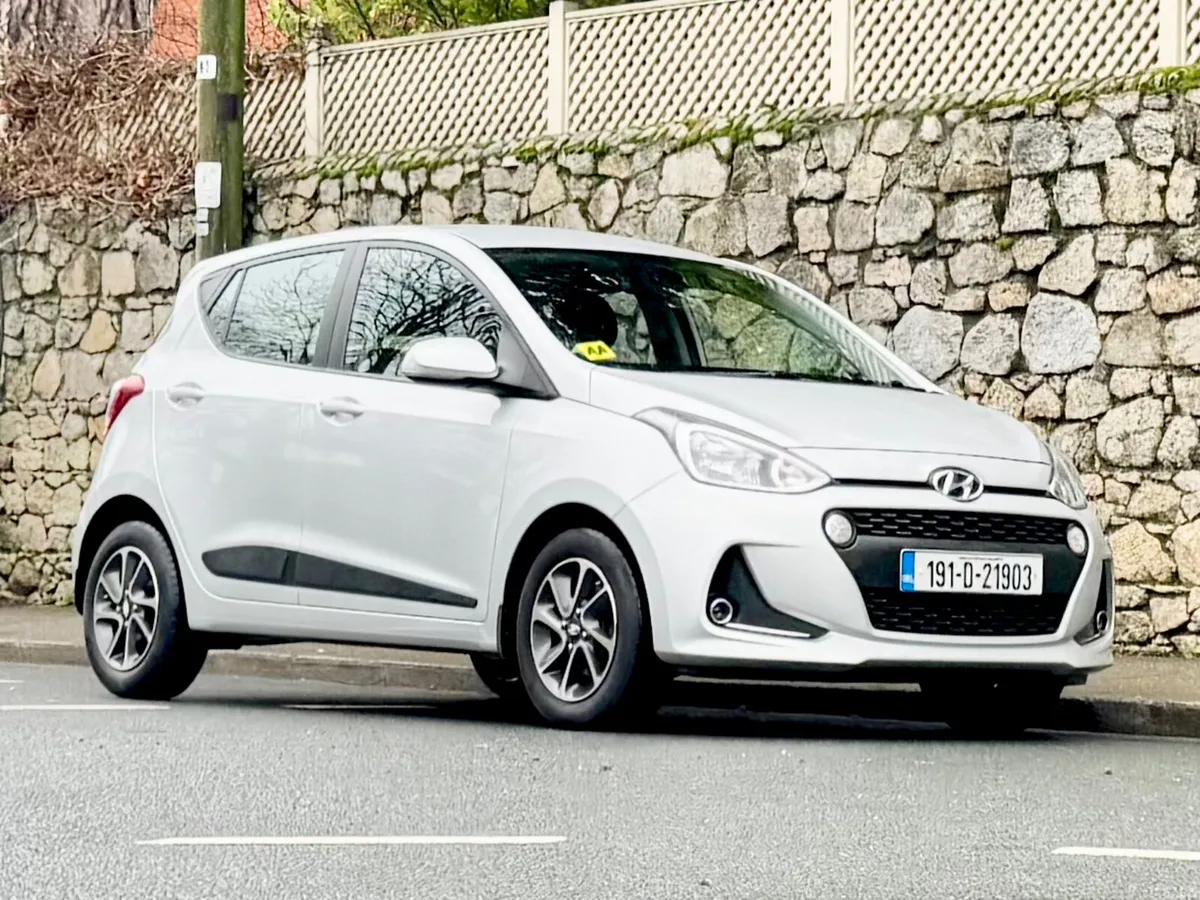 Hyundai i10 2019!!!DELUXE!!!AUTO!! ONLY 11K MLS !! - Image 2