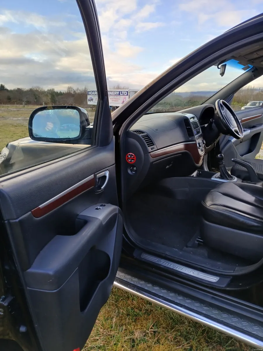 Hyundai Santa Fe 2007 - Image 2
