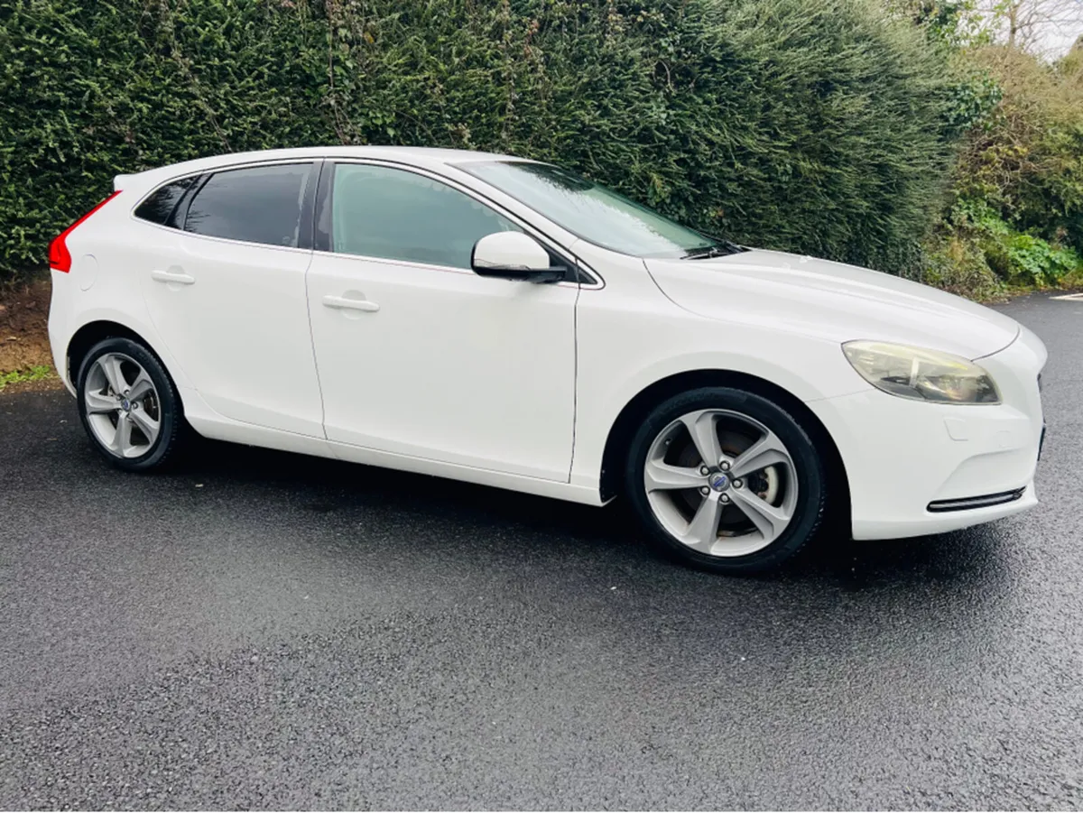 Volvo V40 1.6 Petrol Auto - Image 4