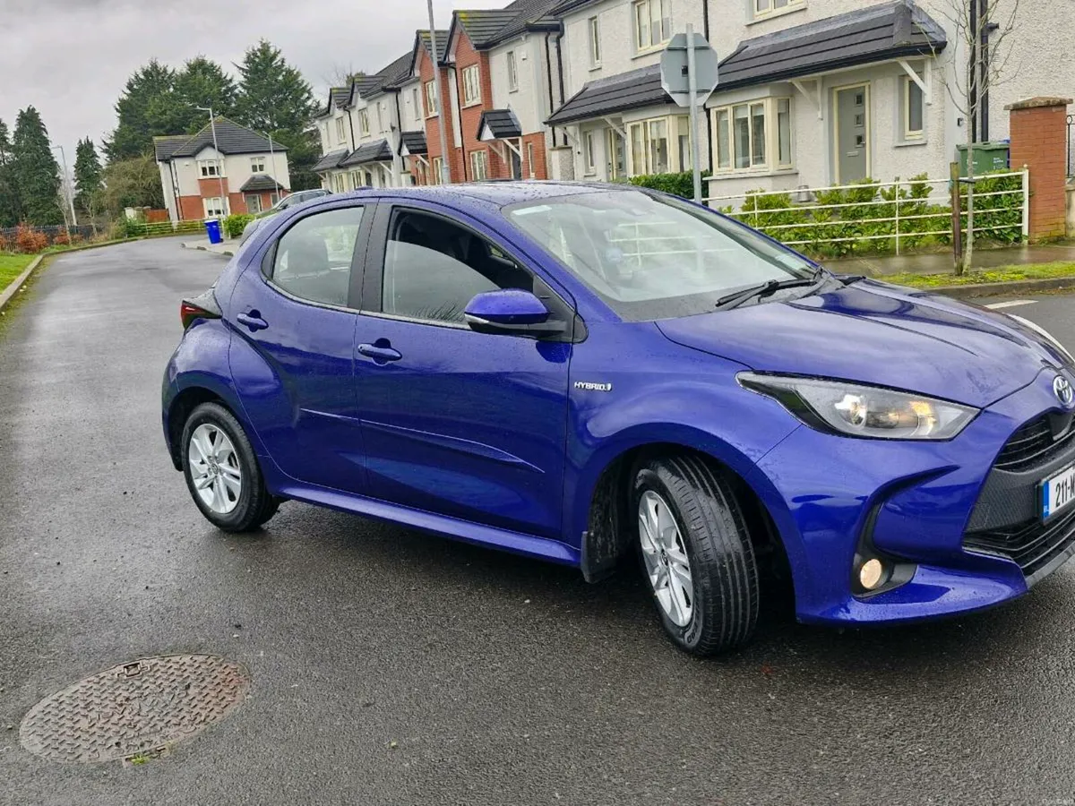 Toyota Yaris 1.5 Hybrid | Automatic | 2021 - Image 2