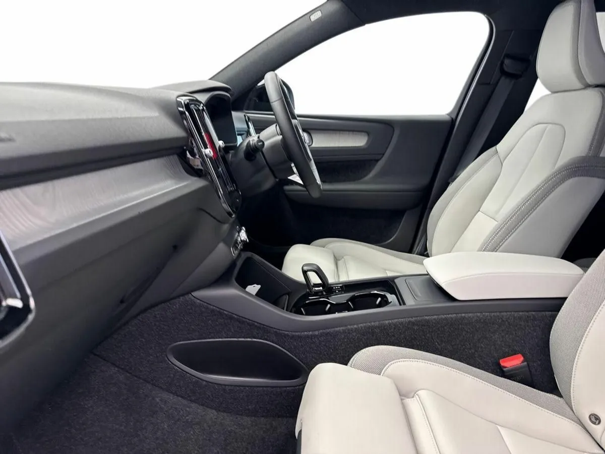 Volvo EX40 ULTRA LONG RANGE *IN STOCK* €100 PER WE - Image 2