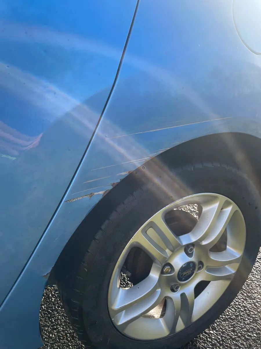 Ford Fiesta 2009 - Image 2