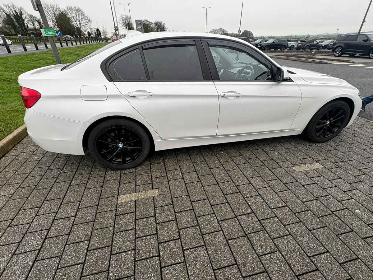 BMW 318D SE 4 - Image 4