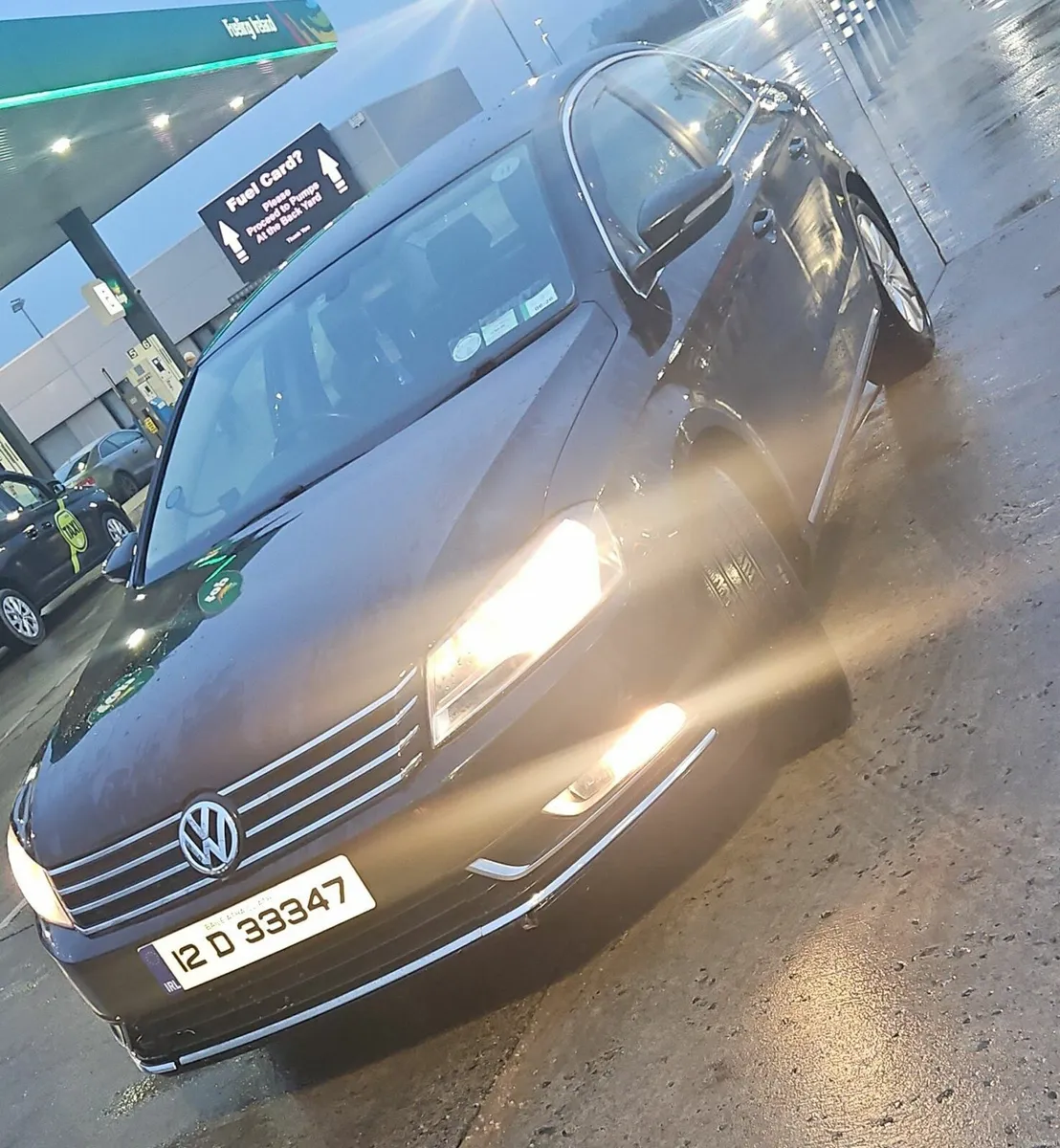 Volkswagen Passat 2012 - Image 2