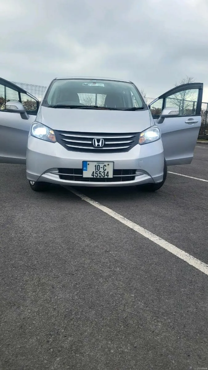 8 SEATER HONDA FREED NCTED AND TEXTED - Image 1