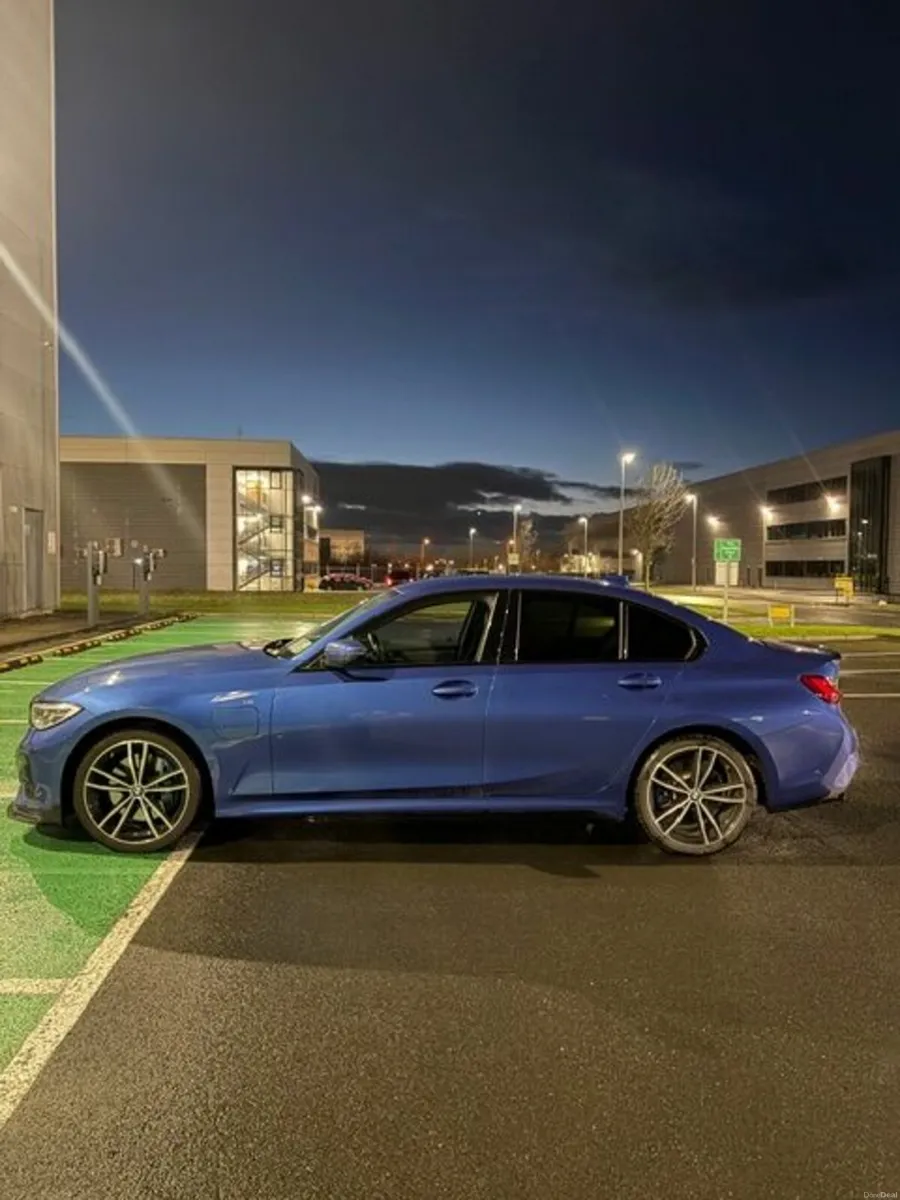 BMW 3-Series 2020 Msport pro pack shadow edition - Image 3