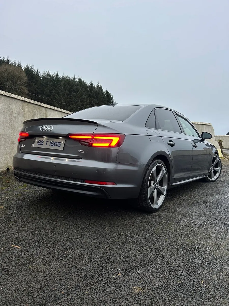 FRESH TEST Audi A4 S-Line Auto black edition T - Image 4