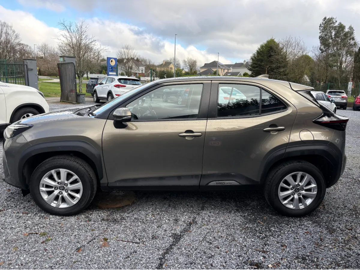 Toyota Yaris CR LUNA 4DR AUTO - Image 4