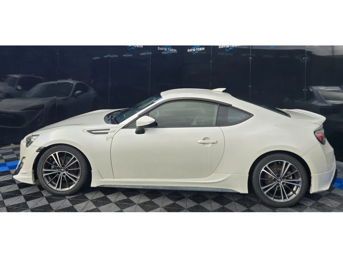 Toyota GT86 FRESH JAPANESE IMPORT - Image 3