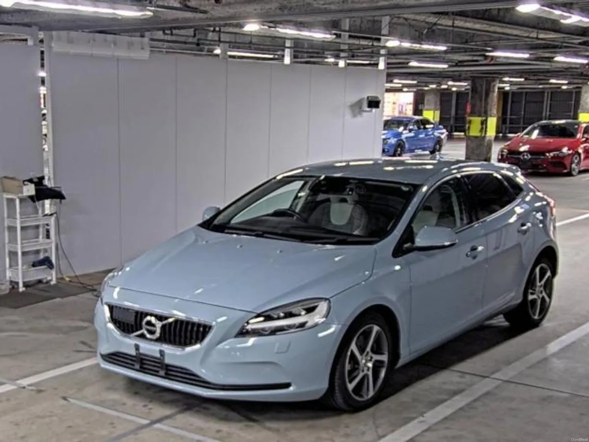 Volvo V40 2.0 D4 MOMENTUM AUTOMATIC **TOP SPEC / 1 - Image 4