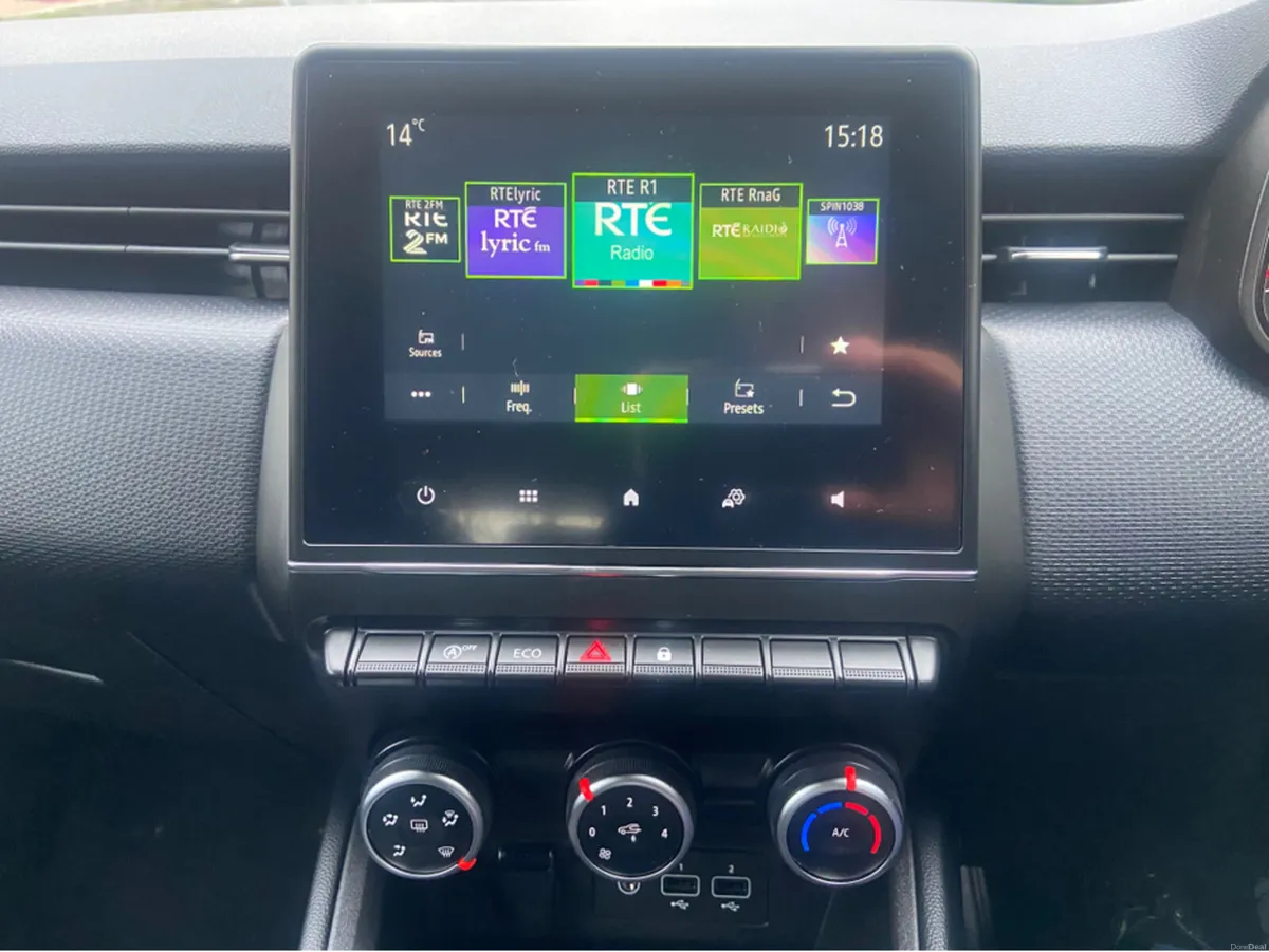 Renault Clio DYNAMIQUE TCE 100 MY19 5DR**//**LANE - Image 4