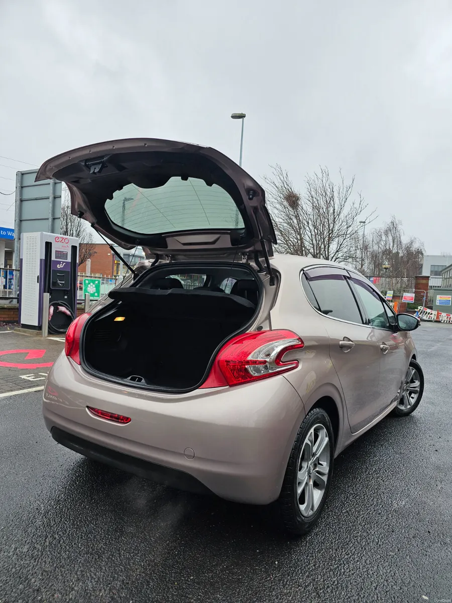 Peugeot 208 2013 - Image 2