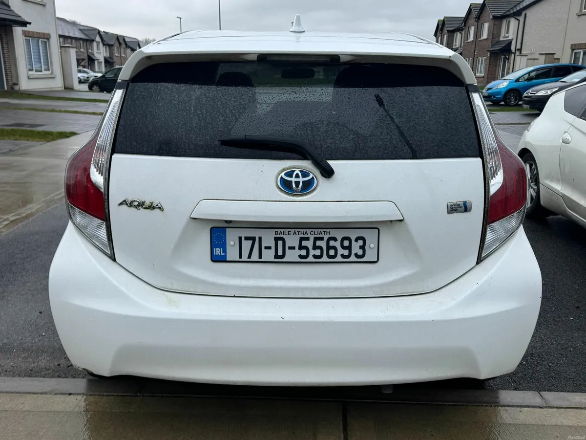 Toyota Aqua 2017 - Image 2