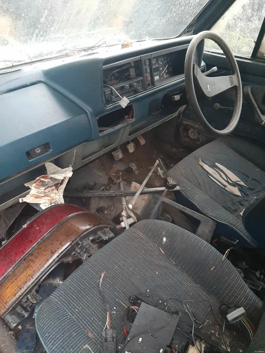 Volkswagen Golf 1982 - Image 2