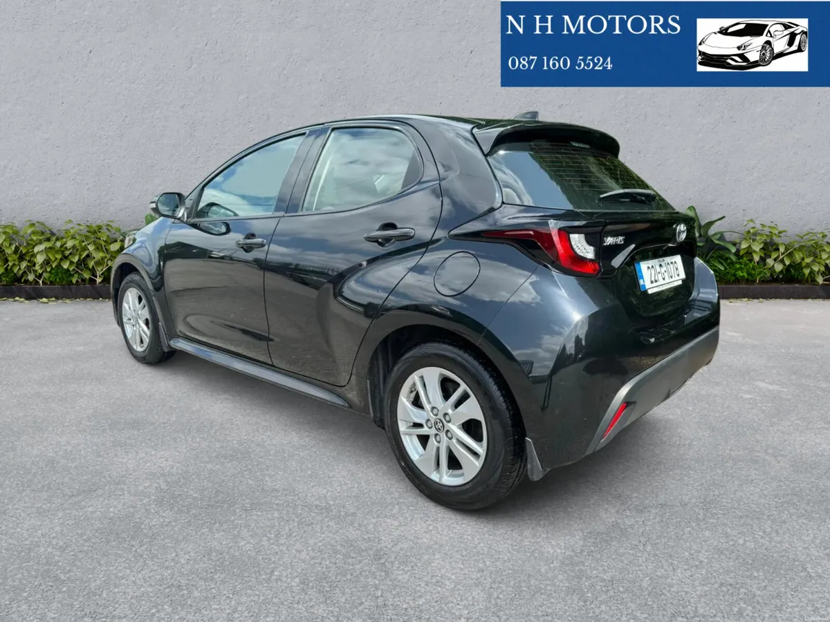 Toyota Yaris 2022 HYBRID LUNA AUTO - Image 4
