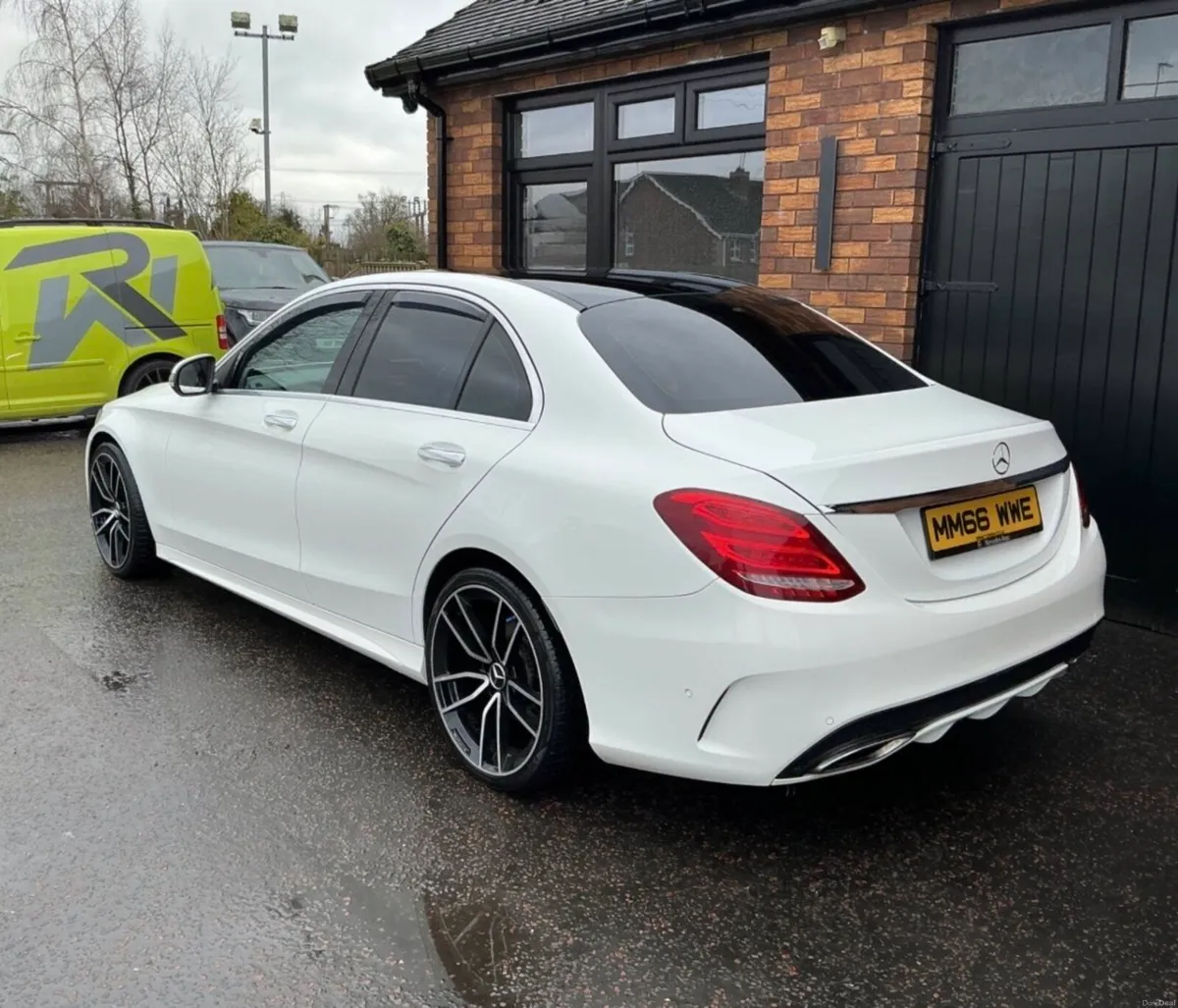 2016 Mercedes C-Class C220 BlueTEC AMG PANROOF - Image 3