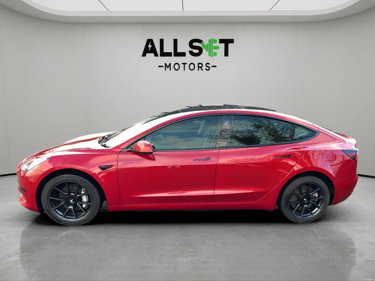 Tesla Model 3 2022  Standard Range + - Image 3