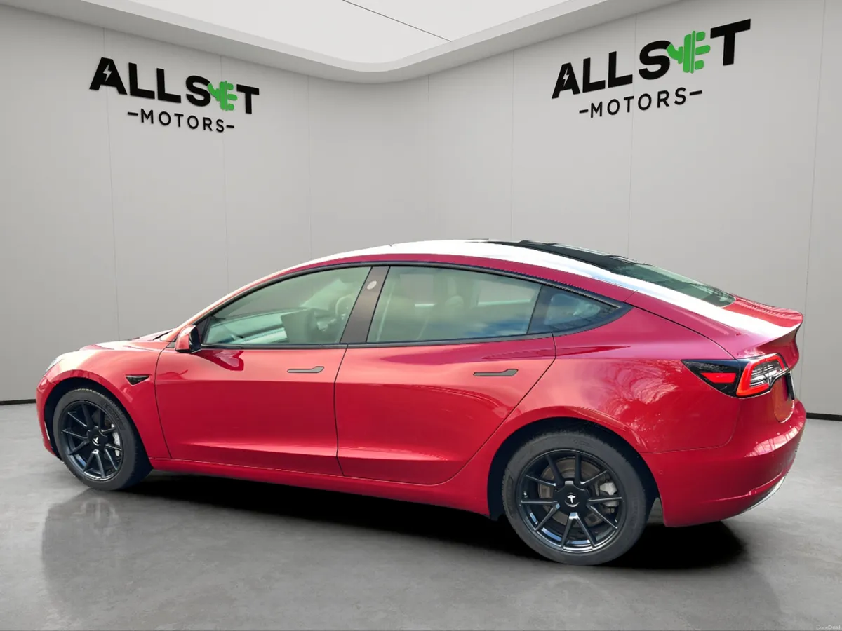 Tesla Model 3 2022  Standard Range + - Image 4