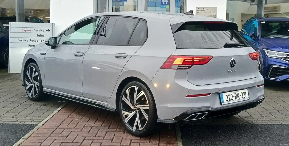 Volkswagen Golf R-Line 2.0 TDI 150HP **WINTER PACK - Image 4