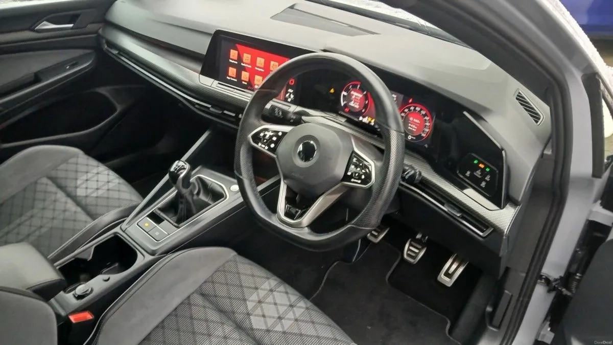 Volkswagen Golf R-Line 2.0 TDI 150HP **WINTER PACK - Image 3