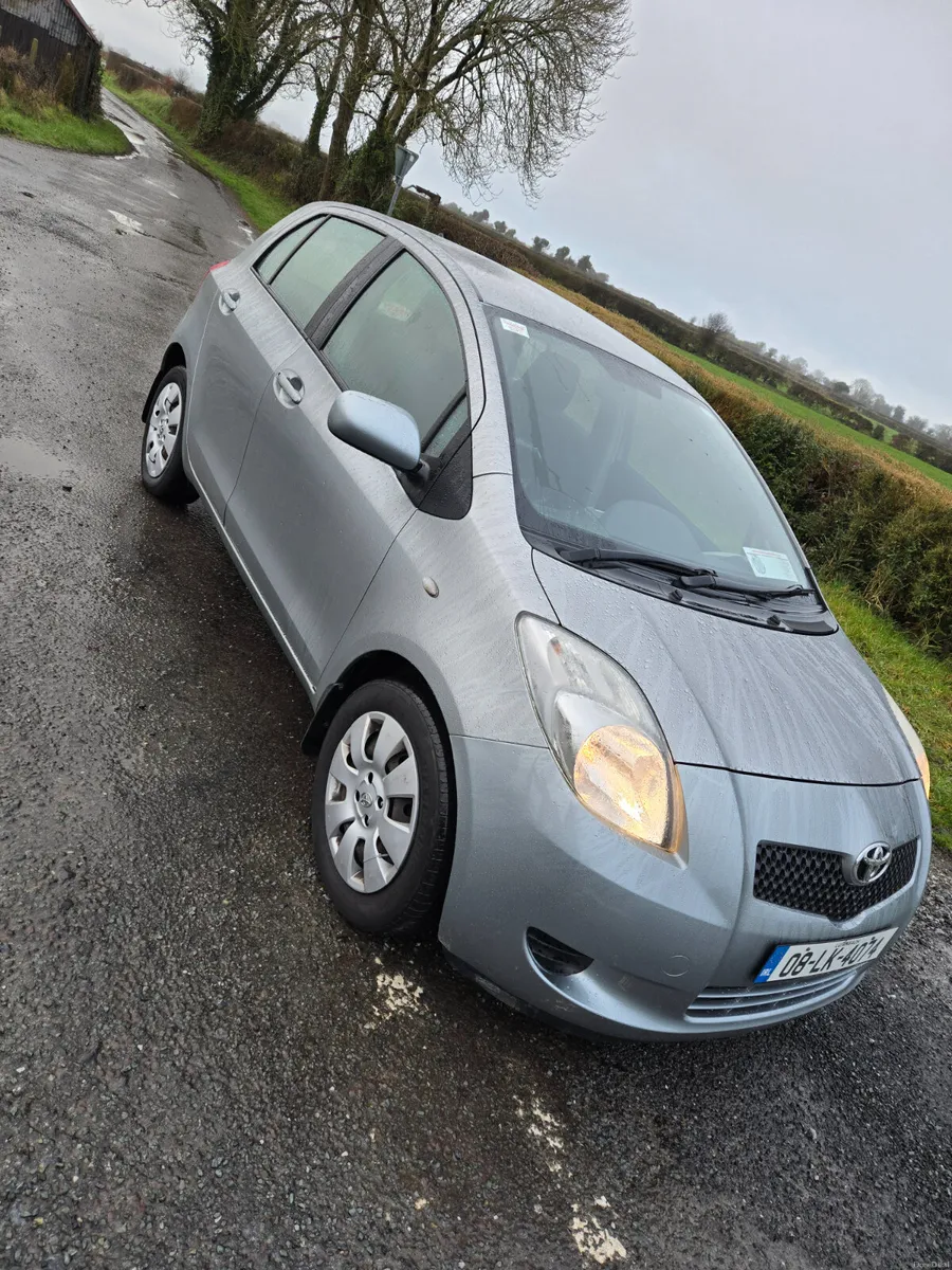 Toyota Yaris 2008 auto - Image 1