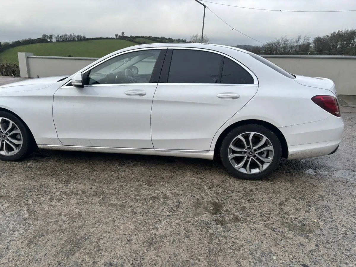 Mercedes-Benz C-Class 2018 - Image 4
