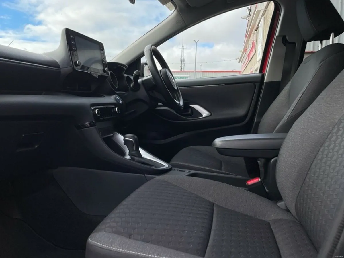 Toyota Yaris HYBRID LUNA SPORT - Image 6