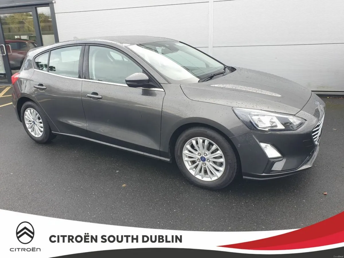 Ford Focus Titanium Edition, Automatic, Petrol, 23 - Image 4